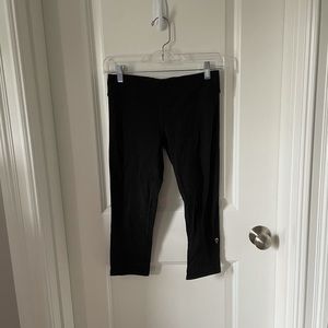 Black Ivivva cropped leggings